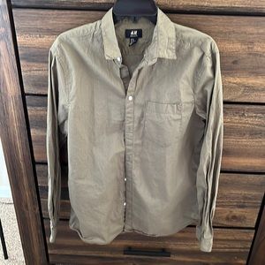 H&M Men’s long sleeve button down shirt